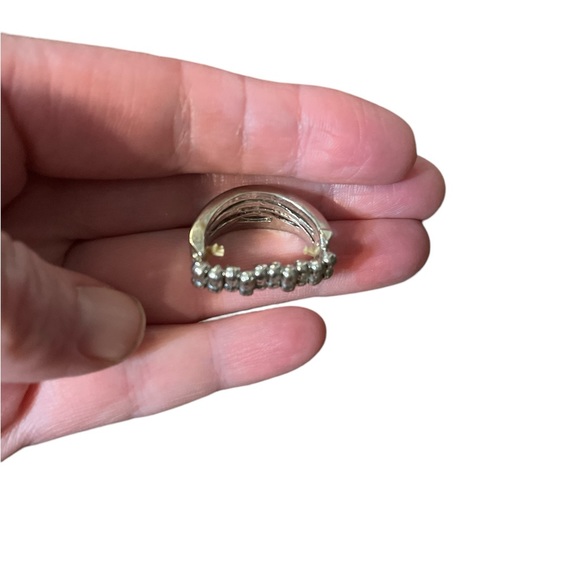 ✨ 3/$15 ✨ Silver Tone Rhinestone Stretchy Ring - Picture 2 of 3